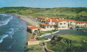 View of Marine Room and La Jolla Beach Club apartments, late 1930s.