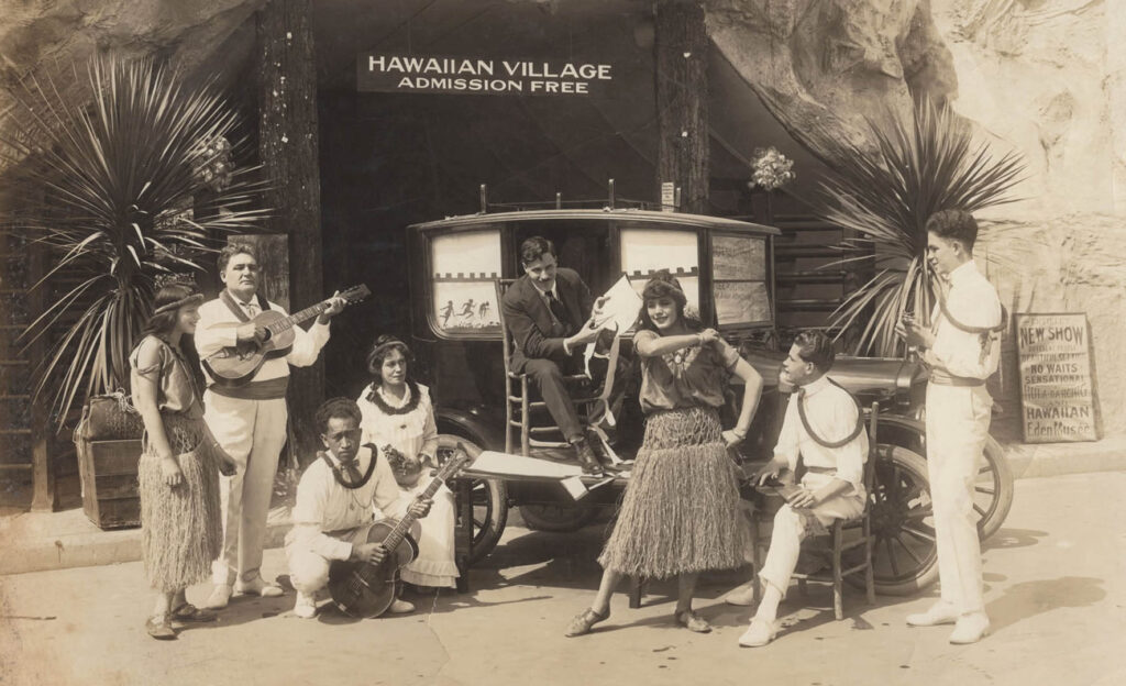 1916-The-Shaw-family-Hawaiian-Village